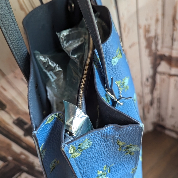 Coach Charlie Carry all and wallet set - Picture 10 of 16